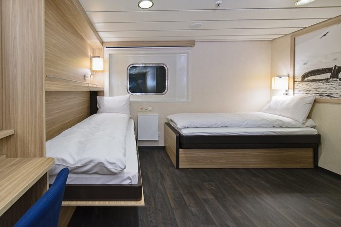 Polar Outside | Accessible twin on lower deck with window